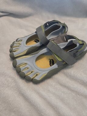 Vibram FiveFingers Gray & Olive Toe Shoes